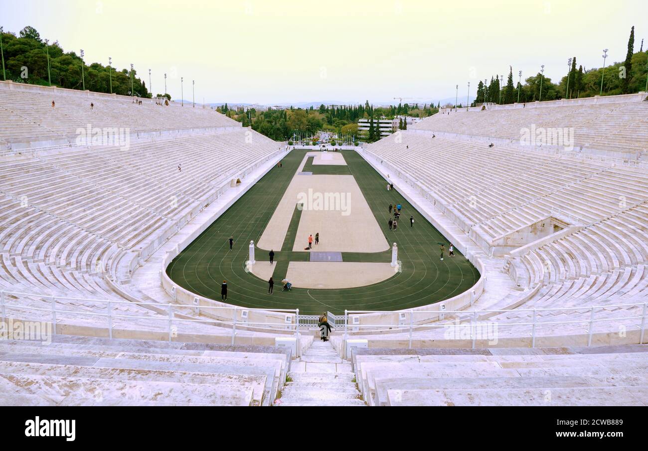 Vista dall'interno del Panathenaic Stadium, stadio polivalente ad Atene, Grecia. Lo stadio al mondo costruito interamente in marmo. Foto Stock