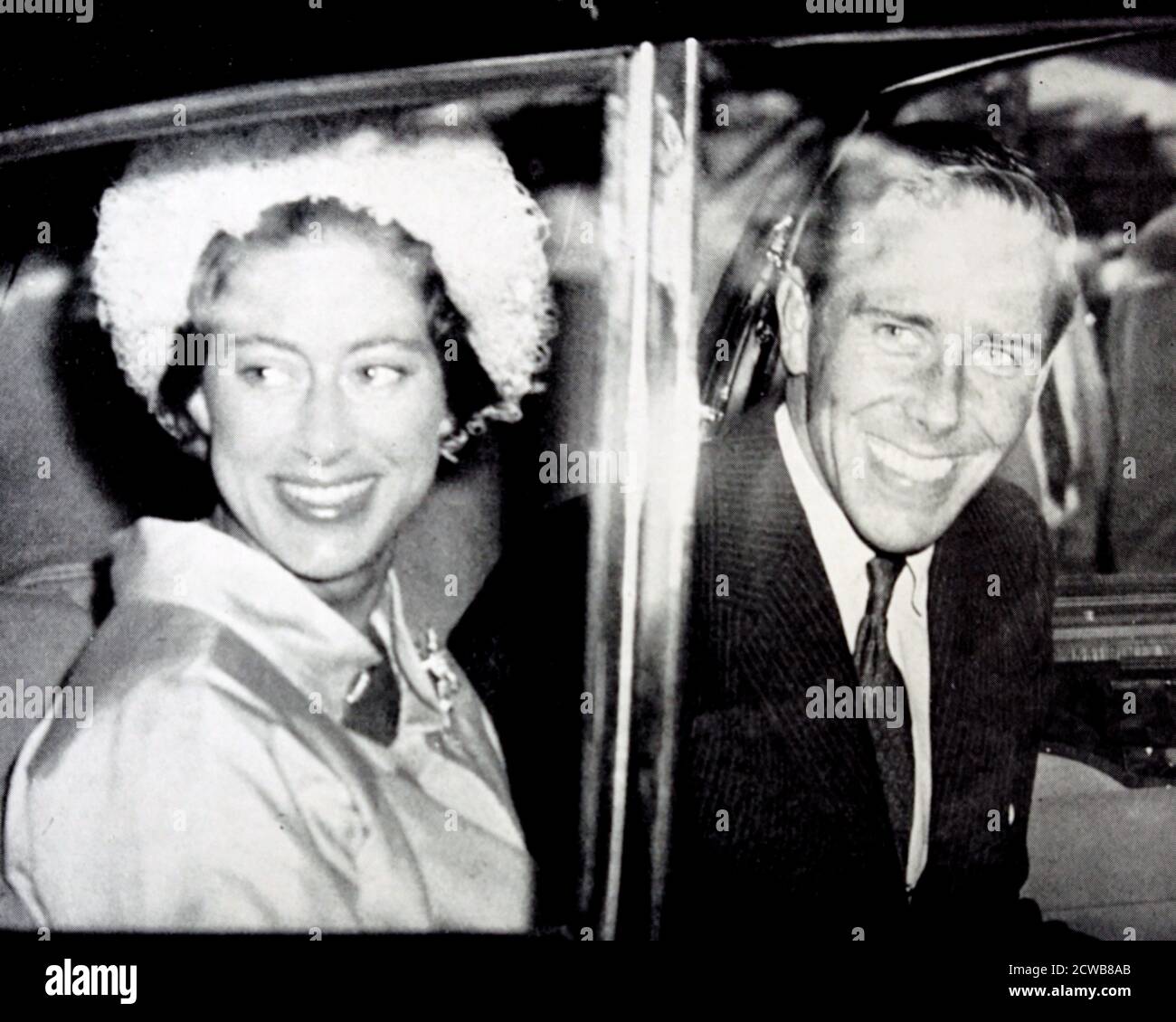 Fotografia della principessa Margaret e del marito Antony Armstrong-Jones ritorno dalla loro luna di miele Foto Stock