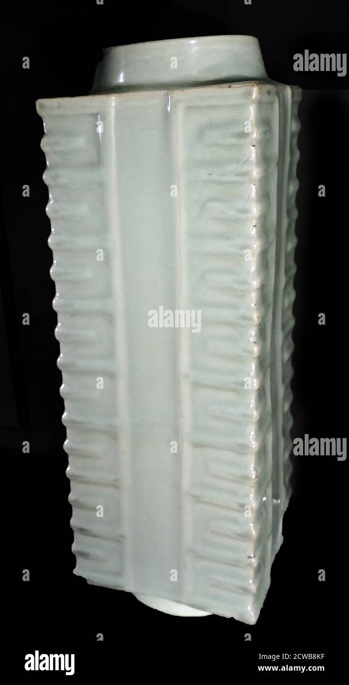 Vasellame verde-smaltato Longquan, Song meridionale alla dinastia Yuan. Foto Stock