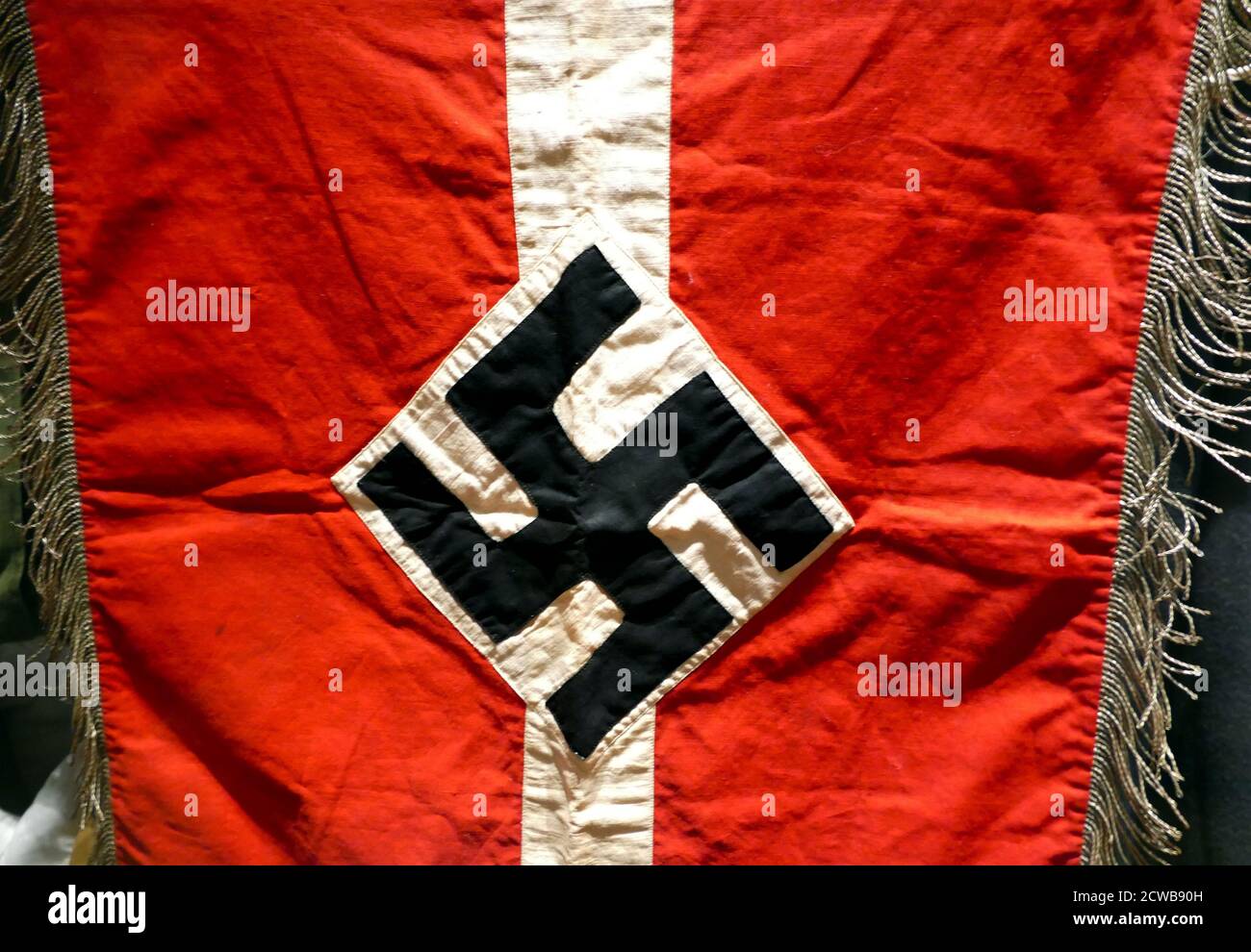 Bandiera swastika; bandiera ufficiale nazista tedesca. 1936 Foto Stock