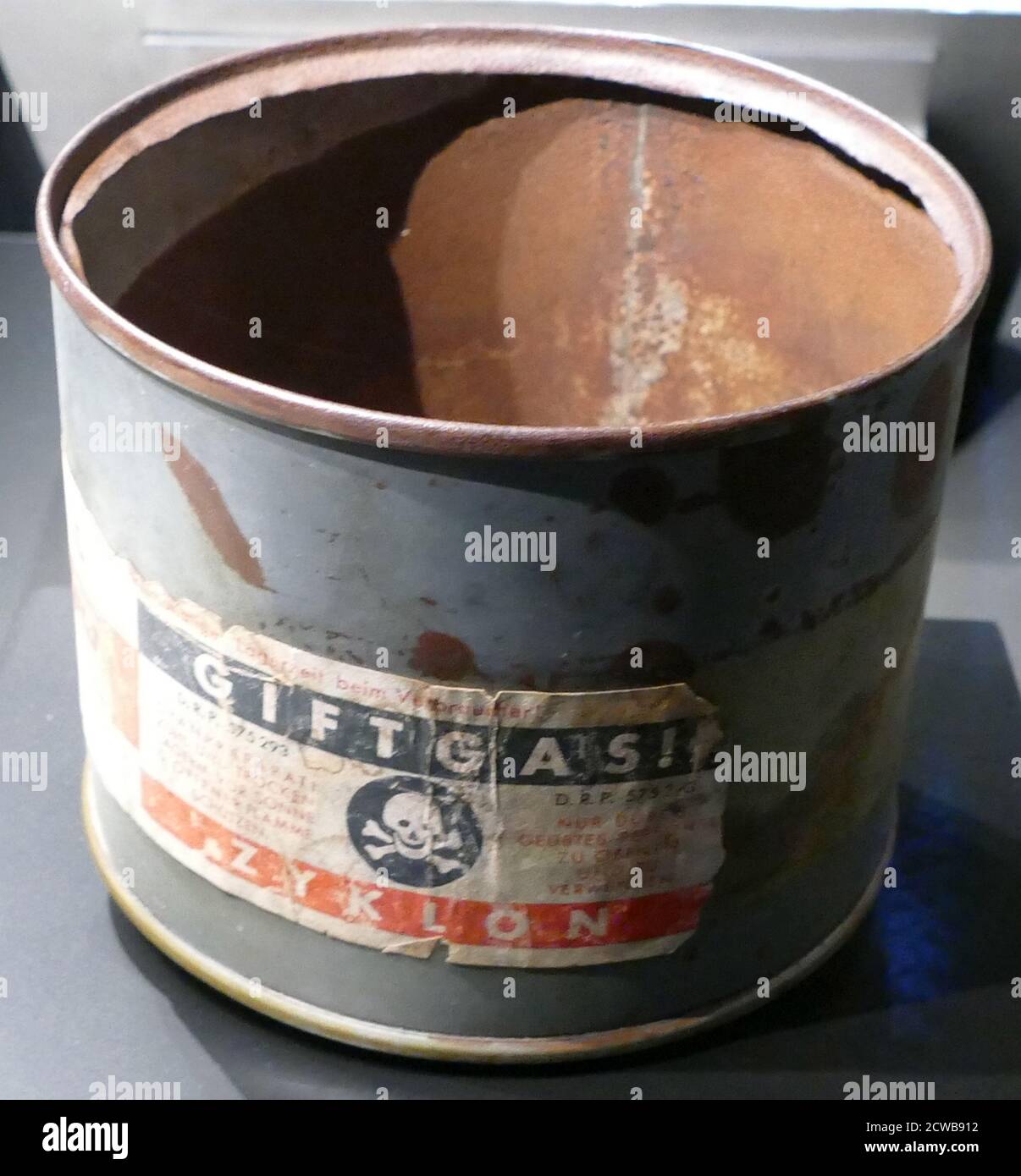 CAN of Zyklon B, un pesticida inventato in Germania e utilizzato in Germania nazista nelle camere a gas per uccidere gli ebrei come parte dell'Olocausto, come ad Auschwitz e in altri campi di sterminio Foto Stock