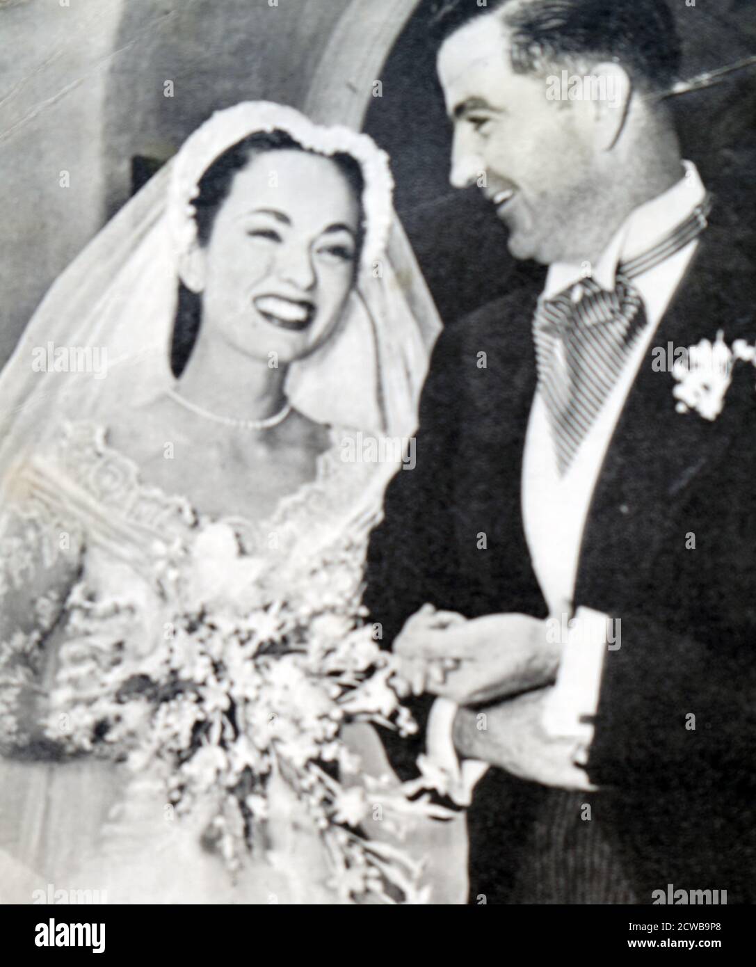 Fotografia di Ann Blyth e James McNulty nel giorno del loro matrimonio. Foto Stock