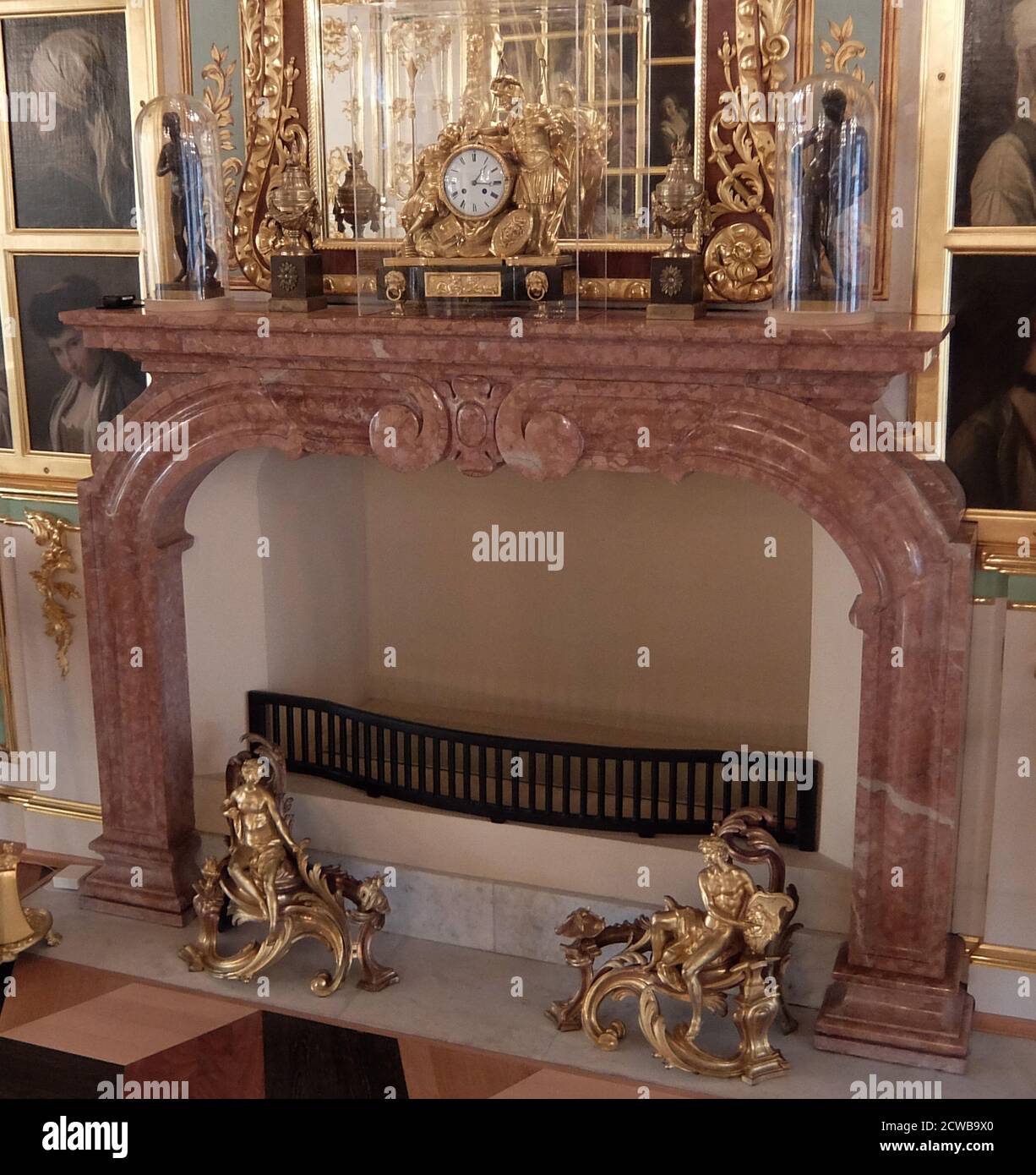 All'interno del Palazzo Peterhof, una serie di palazzi e giardini situati a Petergof, San Pietroburgo, Russia, su incarico di Pietro il Grande Foto Stock