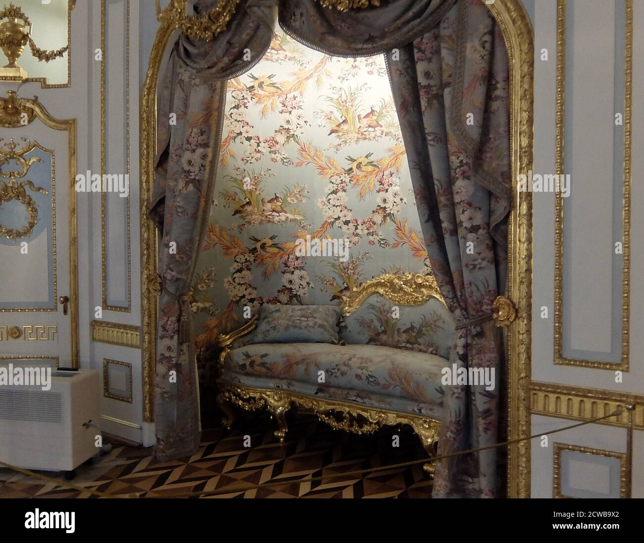 All'interno del Palazzo Peterhof, una serie di palazzi e giardini situati a Petergof, San Pietroburgo, Russia, su incarico di Pietro il Grande Foto Stock