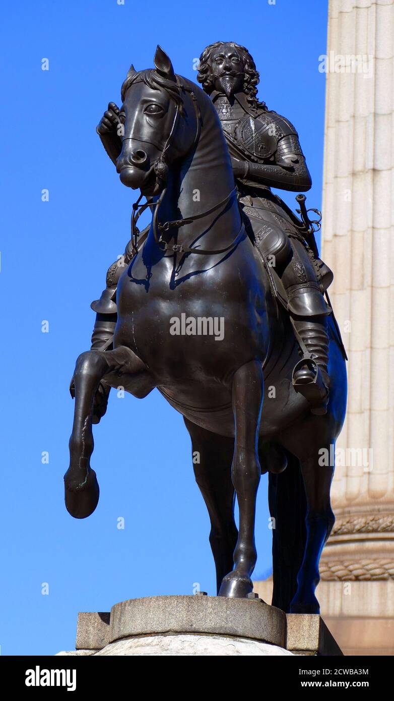 La statua equestre di Charles IST di Gran Bretagna. Situato a Charing Cross, Londra, è un'opera dello scultore francese Hubert le Sueur, probabilmente lanciata nel 1633 Foto Stock
