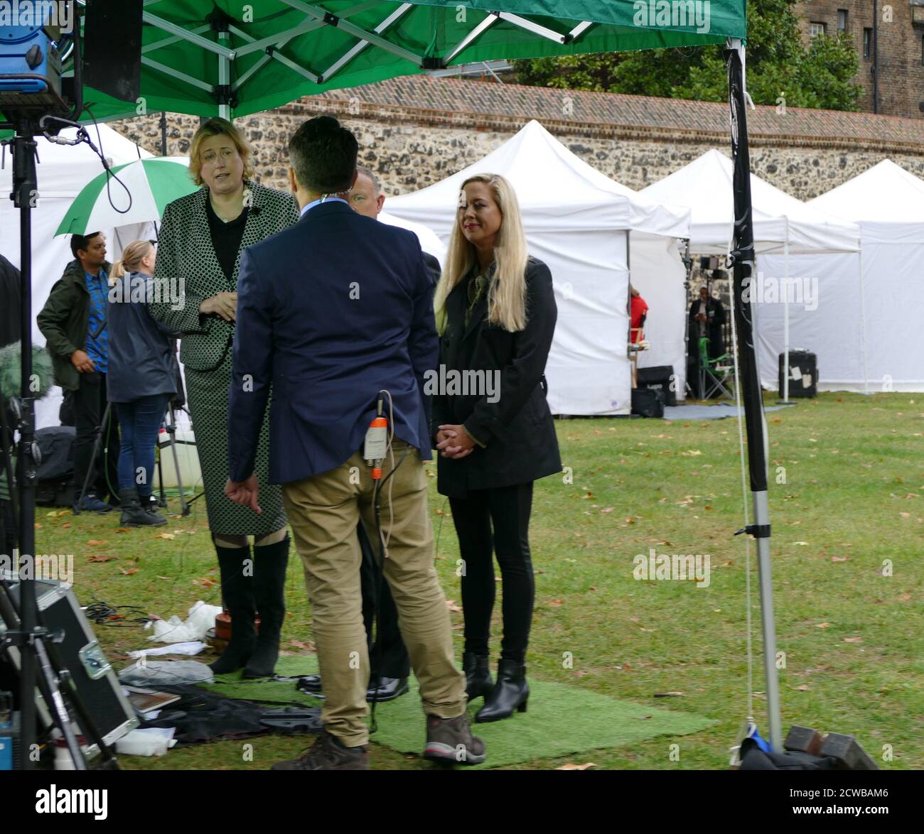 Antoinette Mackeson-Sandbach (nato nel 1969), politico britannico ritorna al Parlamento dopo che la Corte Suprema ha annullato la proroga del Parlamento. 25 settembre 2019. Membro del Parlamento per Eddisbury a Cheshire alle elezioni generali del 2015. Il giorno seguente, 8 maggio 2015, si è dimessa come membro dell'Assemblea gallese per la regione del Galles del Nord, essendo stata eletta membro dell'Assemblea regionale del Galles del Nord alle elezioni del maggio 2011. Eletto per la prima volta come conservatore, Sandbach ha fatto rimuovere la frusta conservatrice il 3 settembre 2019 e attualmente siede come politico indipendente. Foto Stock