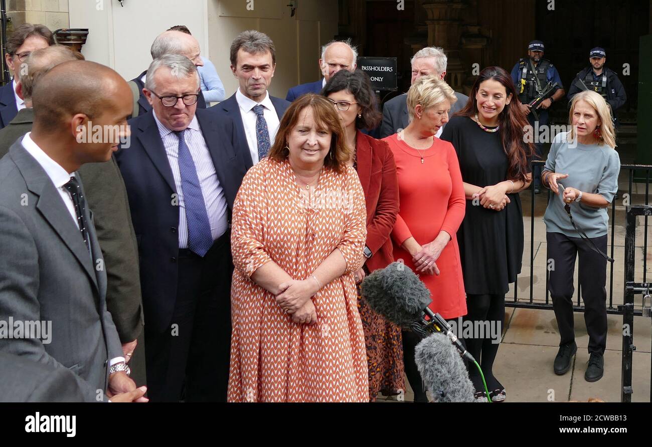 I politici liberaldemocratici britannici si rivolge alla stampa dopo essere tornati al Parlamento, dopo che la Corte suprema ha annullato la proroga del Parlamento. 25 settembre 2019. La maggior parte dei MP liberaldemocratici sono presenti in: Chuka Umunna, ed Davey, Christine Jardine, Jane Dodds, Layla Moran, Angela Smith, Lucian Berger, Jamie Stone, vince Cable e Tom Brakes erano presenti. Foto Stock