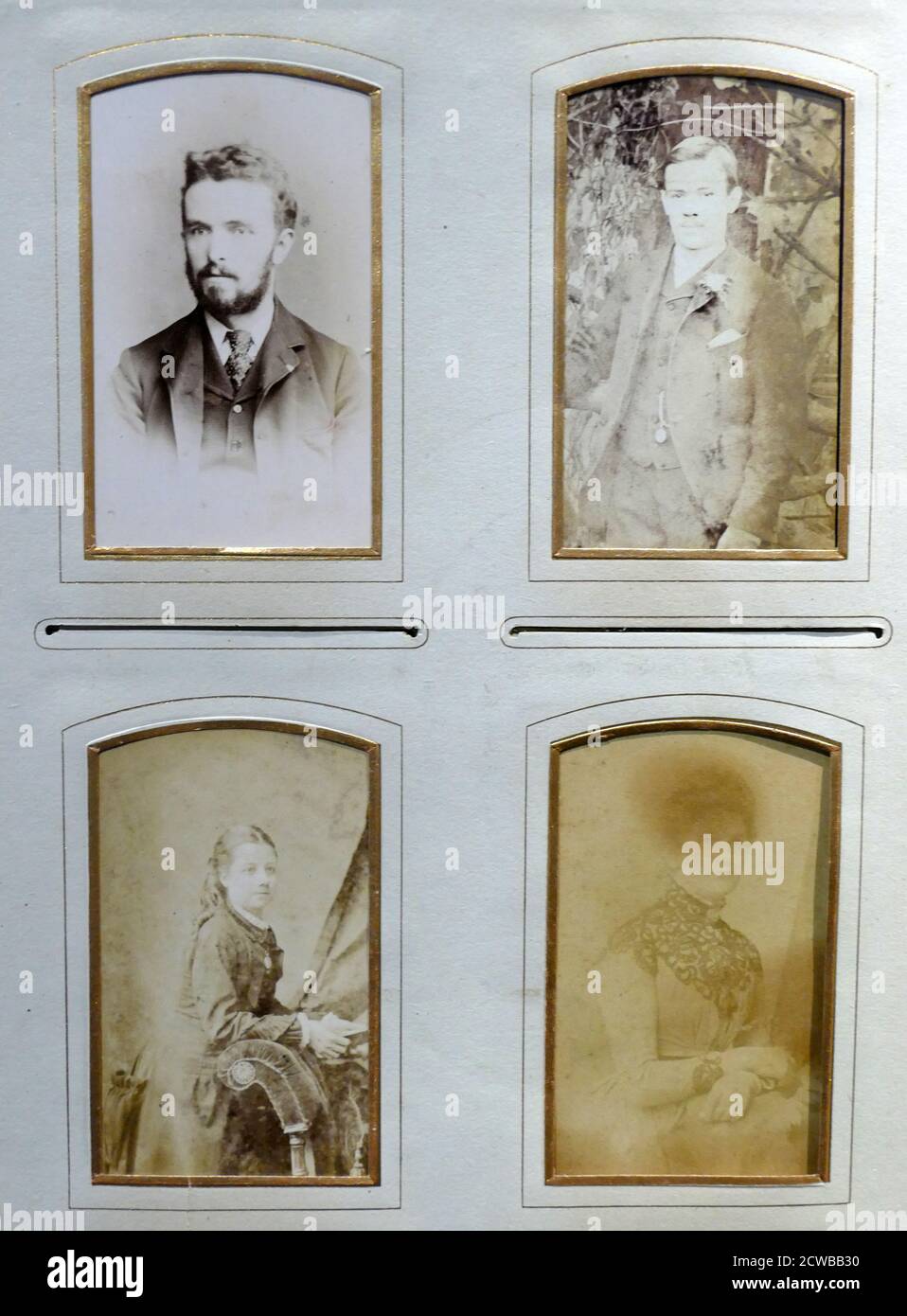 Fotografie di un album fotografico di famiglia inglese. Inizio del ventesimo secolo. 1918 Foto Stock