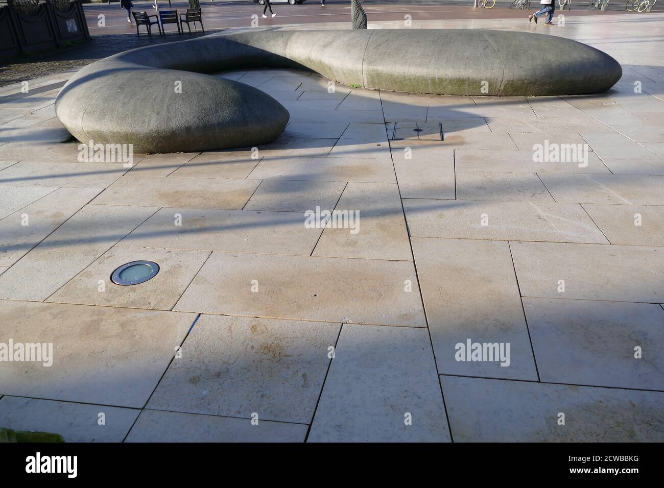 Windrush Square, nel centro di Brixton, a sud di Londra, è stato rinominato per riconoscere l'importante contributo della comunità dei Caraibi africani alla zona, in occasione del 50 ° anniversario dell'arrivo dell'Impero HMT Windrush. Fu la Windrush che nel 1948 portò nel Regno Unito dalla Giamaica il primo grande gruppo di migranti dell'India occidentale del dopoguerra Foto Stock