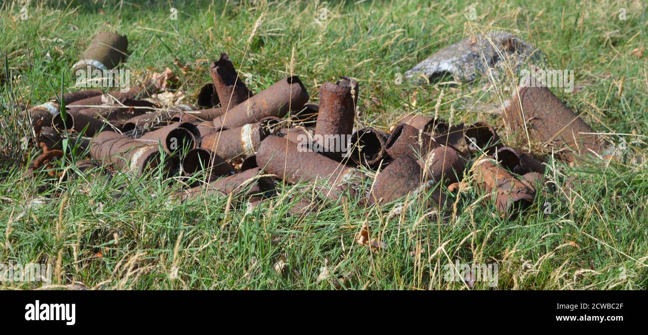 Resti di armi di prima guerra mondiale in un campo di battaglia in Belgio. 2020 Foto Stock