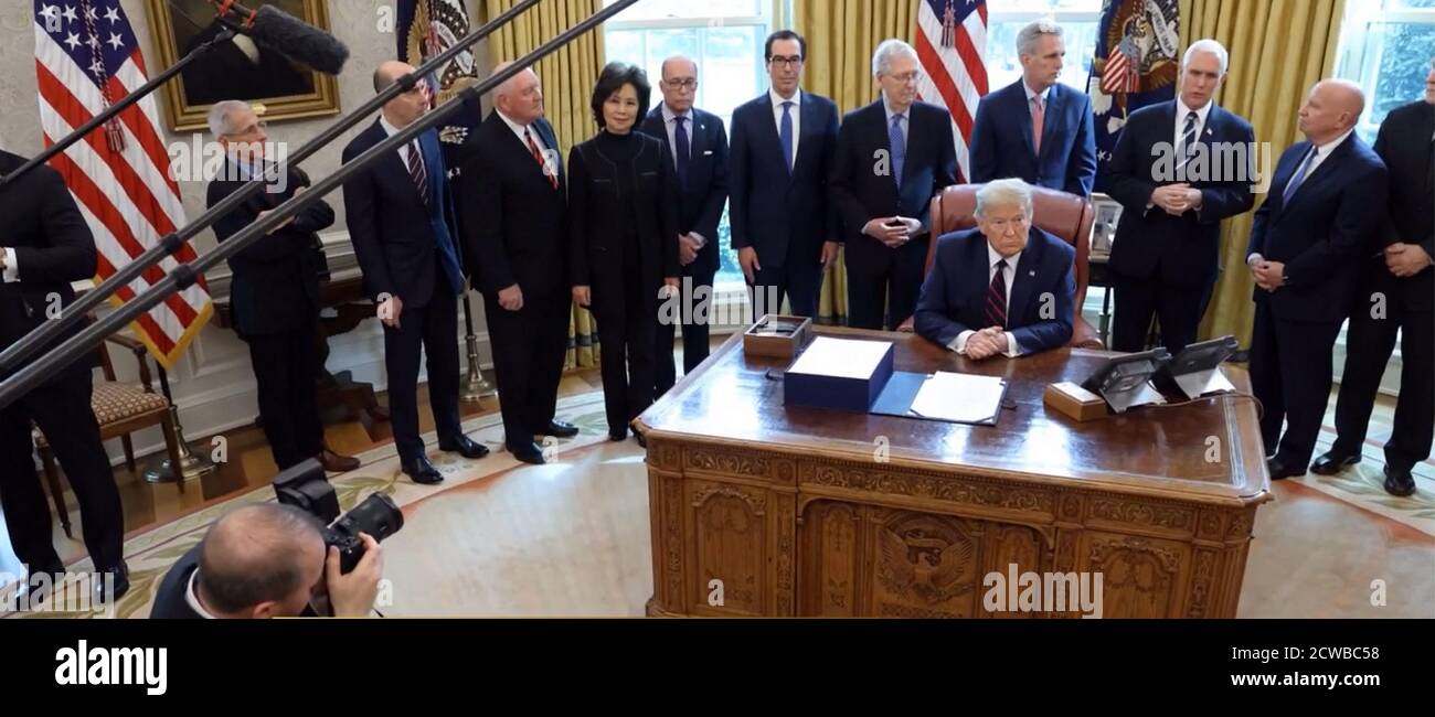 Il presidente Donald Trump ha invocato la Defense Production Act il 27 marzo 2020, per richiedere a General Motors di produrre più ventilatori per affrontare l’aumento delle ospedalizzazioni a causa della diffusione del nuovo coronavirus negli Stati Uniti. Foto Stock