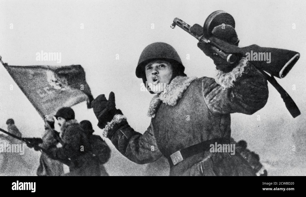 Assedio di Leningrado, gennaio 1943. Leningrado fu circondato e assediato dai tedeschi dall'8 settembre 1941. Nel gennaio 1943, i difensori e le truppe della città del fronte Volkhov lanciarono un'offensiva combinata nota come operazione Spark. Dopo feroci combattimenti, i due eserciti russi si collegavano e stabilirono un ponte di terra attraverso il quale potevano essere forniti gli abitanti affamati di Leningrado. Ma l'assedio non è stato completamente rotto per un altro anno. Il fotografo è sconosciuto. Foto Stock