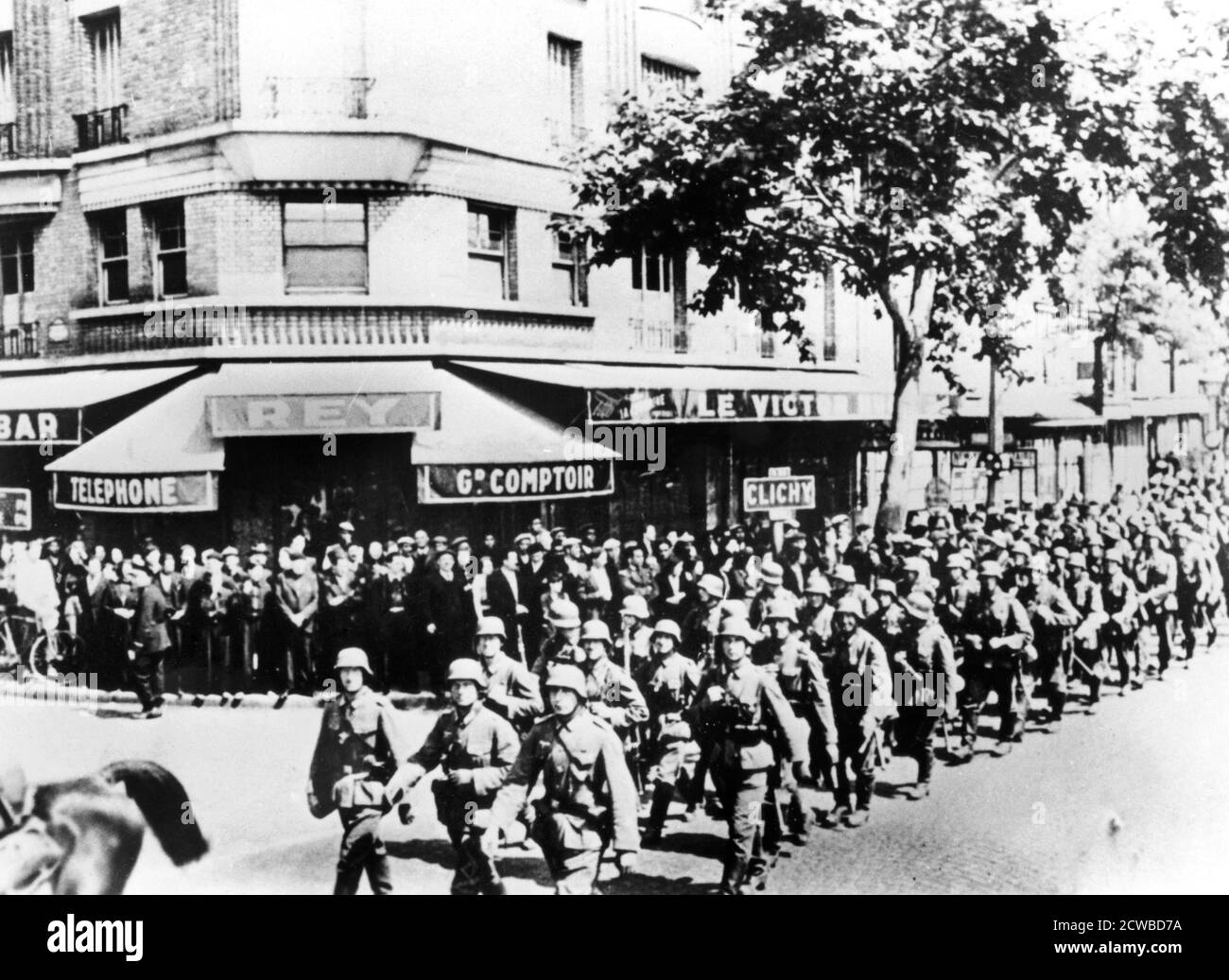 Arrivo delle prime truppe tedesche a Parigi, giugno 1940. I tedeschi entrarono a Parigi, che era stata dichiarata città aperta dal governo francese uscente, il 14 giugno, all'inizio di un'occupazione quadriennale. Il fotografo è sconosciuto. Foto Stock
