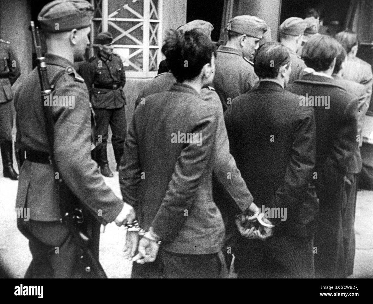 Alcuni di un gruppo di 27 membri della resistenza francese sono stati presi per l'esecuzione dopo un processo dinanzi ad un tribunale militare tedesco, Parigi, 14 aprile 1942. Il fotografo è sconosciuto. Foto Stock