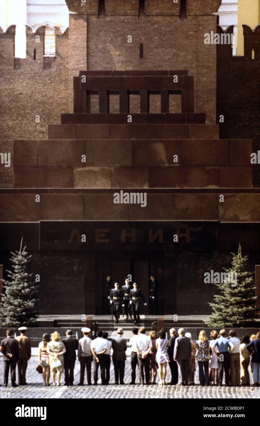 Cambio della guardia al mausoleo di Lenin, Piazza Rossa, Mosca, 1980 Foto Stock