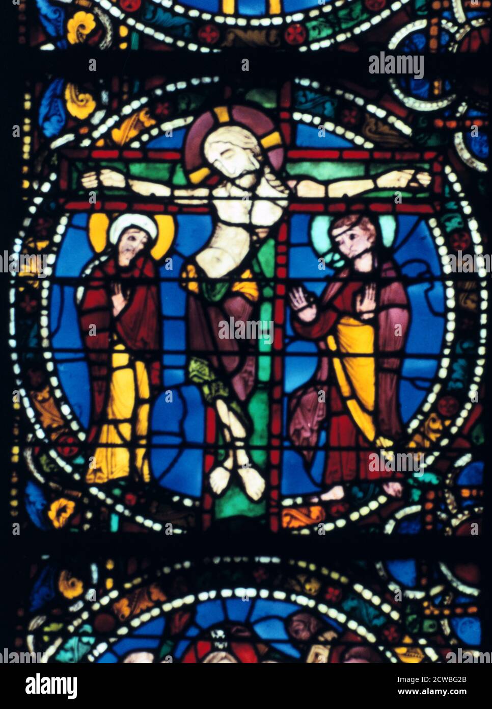 Cristo sulla croce, vetrate, la cattedrale di Chartres, Francia, 1194-1260. Foto Stock