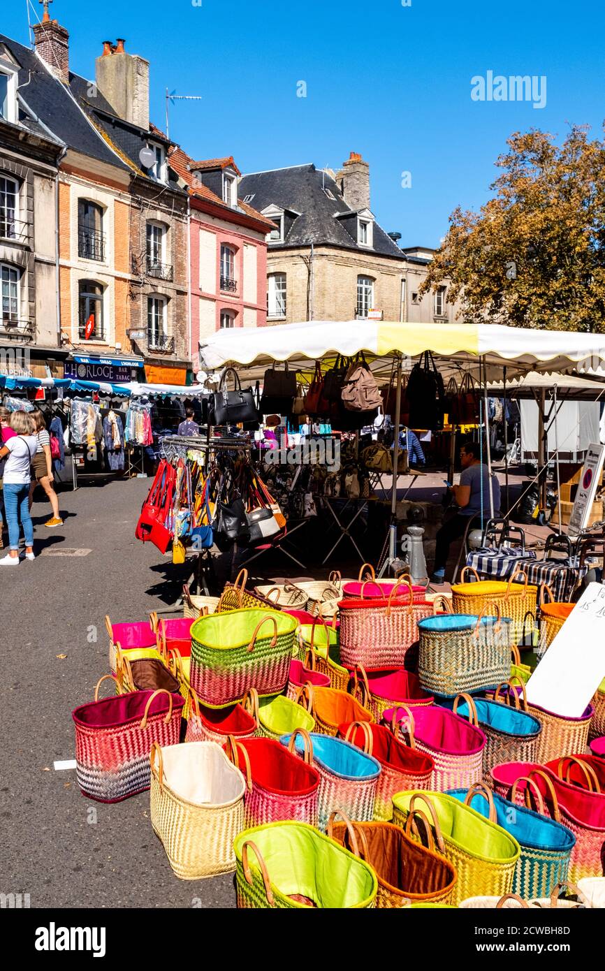 Il mercato del Sabato a Dieppe, Normandia, Francia. Foto Stock