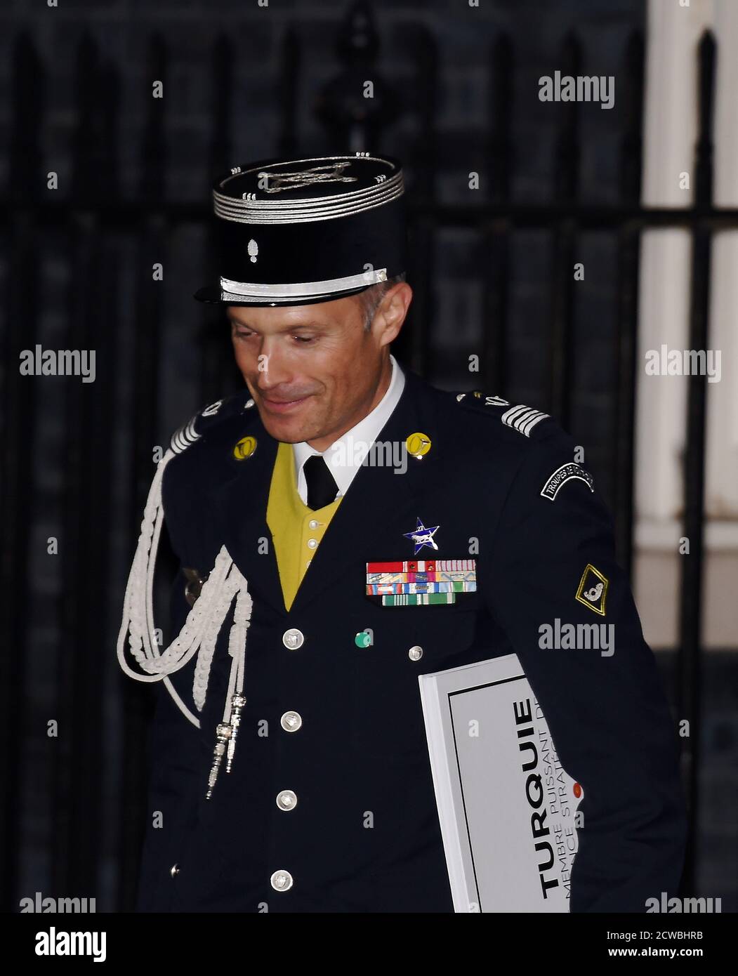 Fotografia di Francois Lecointre che partecipa al vertice NATO, Londra, dicembre 2019. Francois Gerard Marie Lecointre (1962-) un generale dell'esercito francese che serve come capo di stato maggiore degli eserciti dal 20 luglio 2017 Foto Stock Fotografia di Francois Lecointre che partecipa al vertice NATO, Londra, dicembre 2019. Francois Gerard Marie Lecointre (1962-) un generale dell'esercito francese che serve come capo di stato maggiore degli eserciti dal 20 luglio 2017 Foto Stock