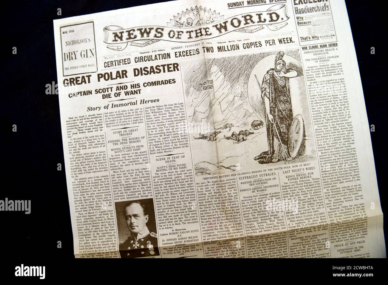 Notizie del quotidiano mondiale sulla morte del Capitano Scott. Robert Falcon Scott (1868-1912) ufficiale ed esploratore della Royal Navy che ha condotto due spedizioni nelle regioni Antartiche: La spedizione Discovery del 1901-1904 e la spedizione malata Terra Nova del 1910-1913 Foto Stock