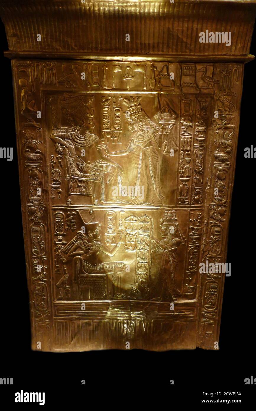 Santuario in legno dorato con rappresentazioni di Tutankhamon e Ankhesenamun. Dalla tomba del re Tutankhamon. 1326 A.C. Foto Stock