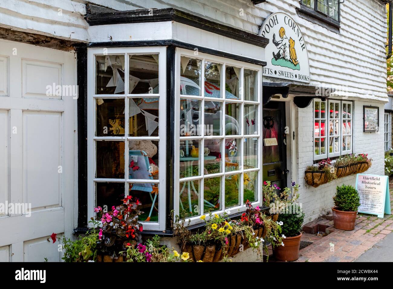 Negozio di articoli da regalo Pooh Corner e sale da tè, Hartfield, East Sussex, Regno Unito. Foto Stock