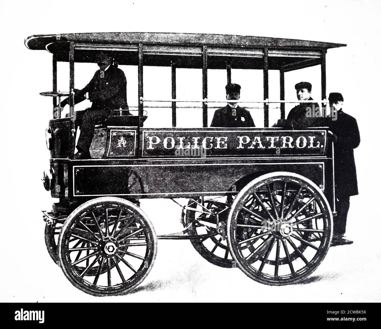 Incisione raffigurante il primo vagone di pattuglia della polizia. Questa automobile elettrica con due motori elettrici da 4 hp, è stata costruita da Frank P. Loomis per la polizia Akron, Ohio. Foto Stock