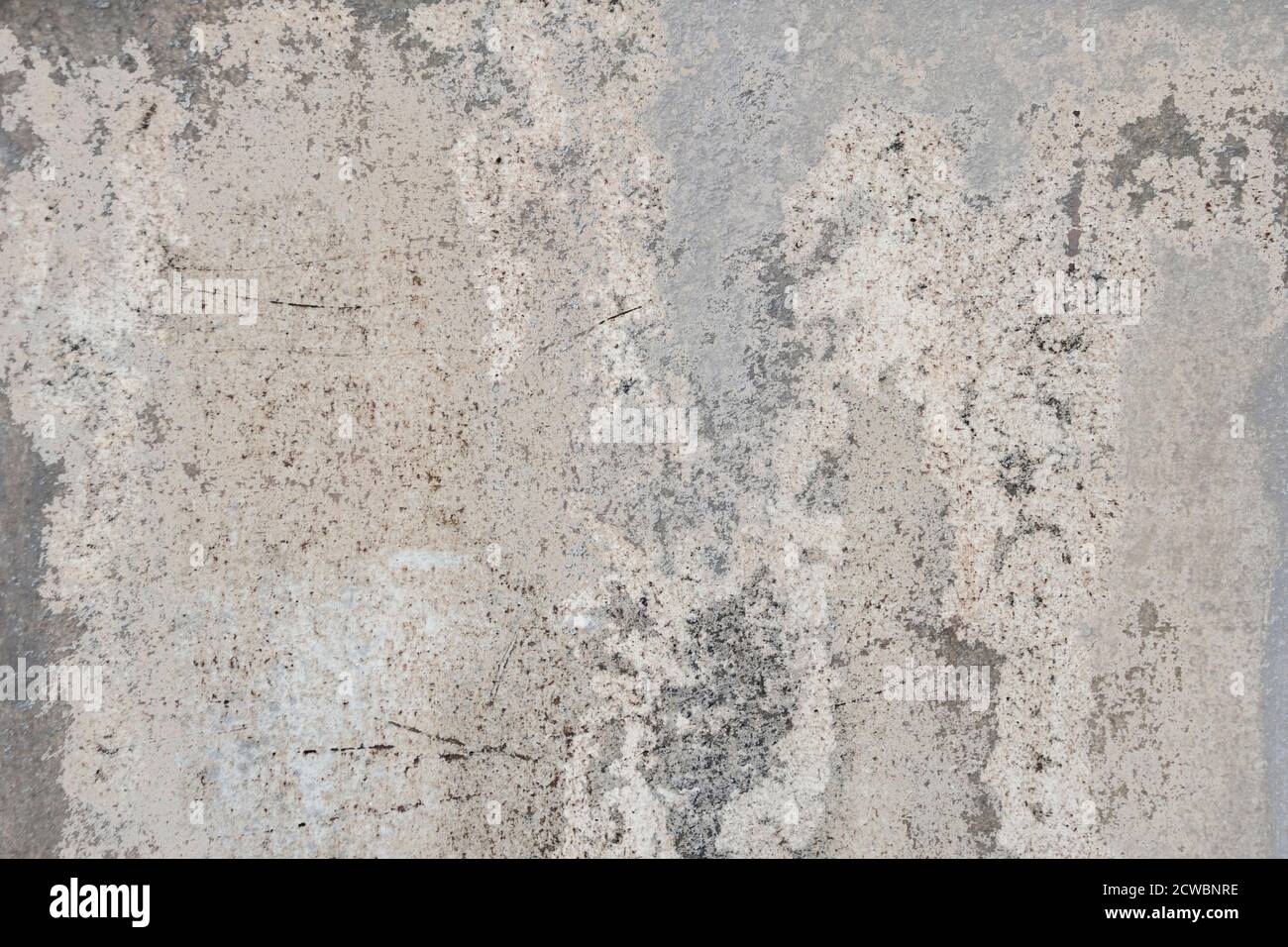 Astrazione sfondo pastello con sfumature di beige, marrone, grigio. Metallo ossidato, smalto, struttura metallica arrugginita, superficie con striature di ruggine e graffi Foto Stock