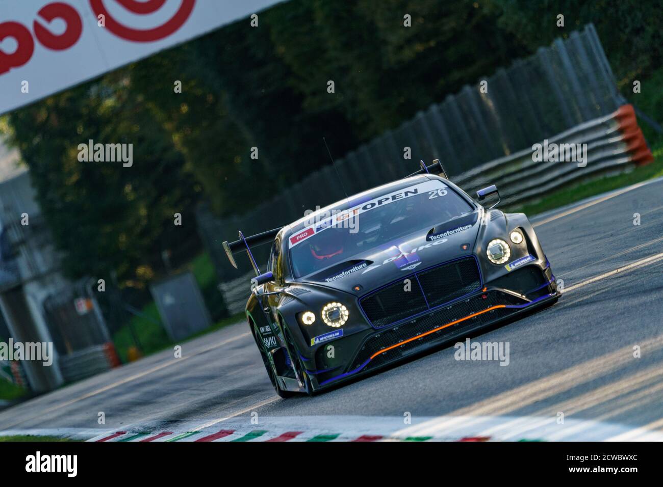26 Fabrizio Crestani e Yannick Mettler (International GT Open - Team Lazarus) Su Bentley Continental GT3 durante International GT Open ed Euroformul Foto Stock