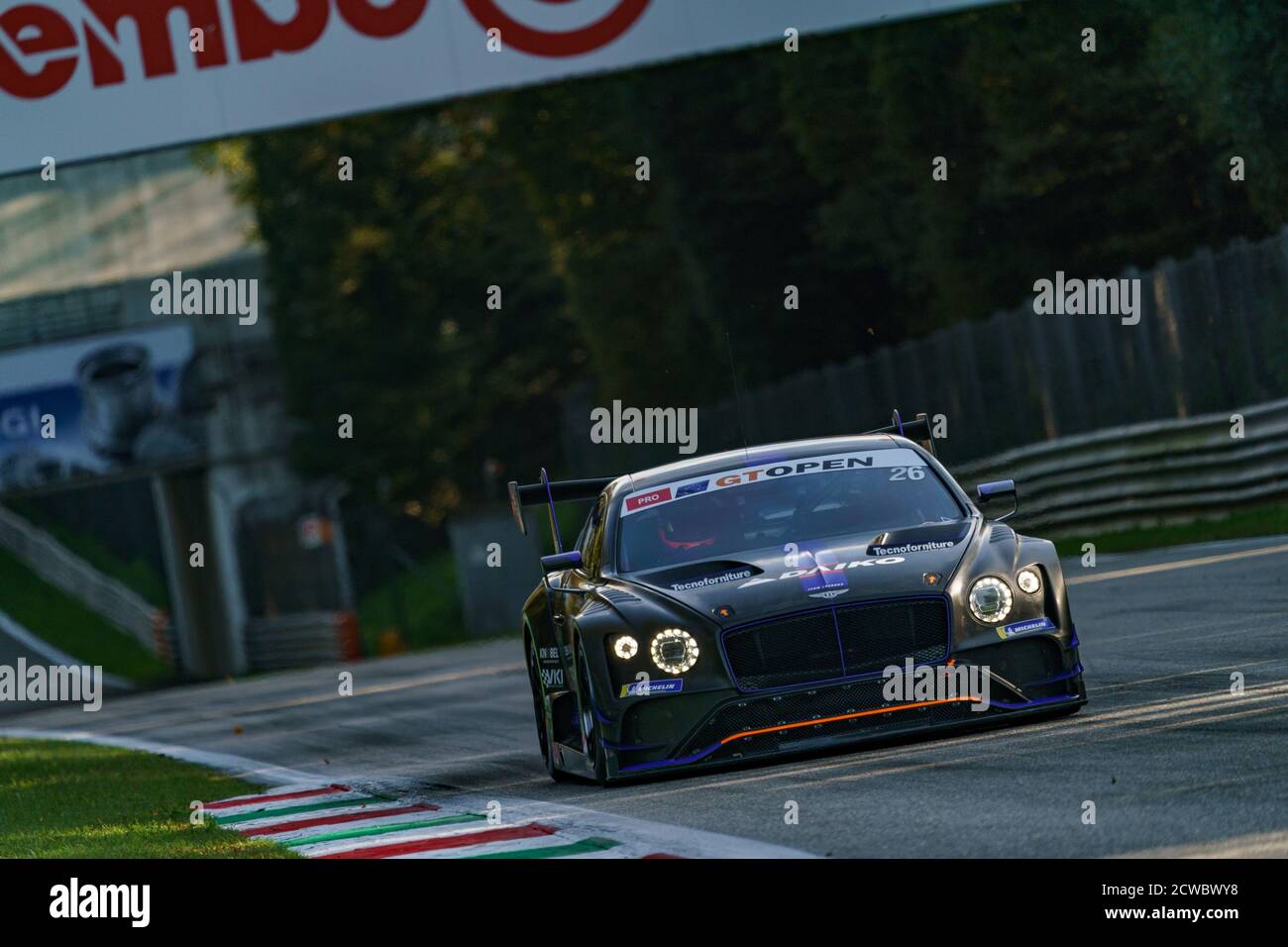26 Fabrizio Crestani e Yannick Mettler (International GT Open - Team Lazarus) Su Bentley Continental GT3 durante International GT Open ed Euroformul Foto Stock