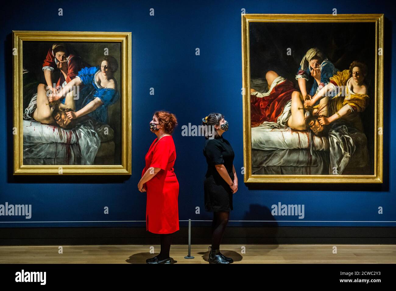 Londra, Regno Unito. 26 settembre 2020. Judith che appra Holofernes circa 1612-13 e circa 1613-14 - Artemisia: Per la prima volta nel Regno Unito, una grande mostra monografica dell'opera di Artemisia Gentileschi (1593-1654 o più tardi), apre alla Galleria Nazionale nell'ottobre 2020. L'ispirazione è l'acquisizione, nel 2018, del Self Portrait di Gentileschi come Santa Caterina d'Alessandria (circa 1615-17), il primo dipinto dell'artista ad entrare in una collezione pubblica britannica. Credit: Guy Bell/Alamy Live News Foto Stock