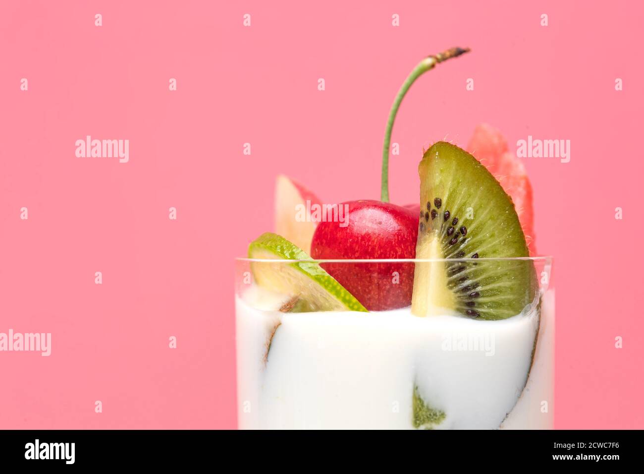 Frutta, yogurt, tazza, piatti locali Foto Stock