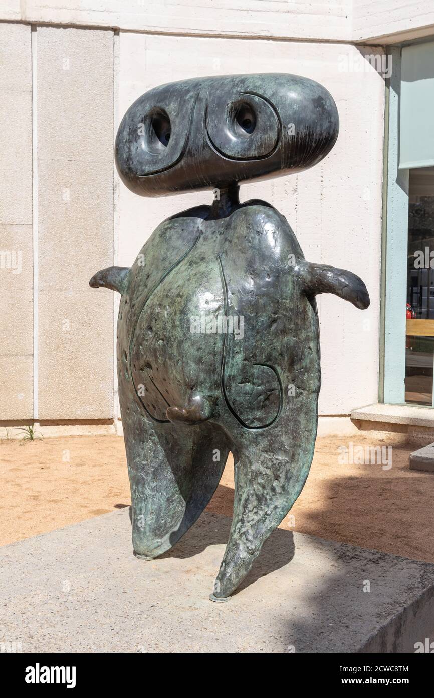 BARCELLONA, SPAGNA-4 SETTEMBRE 2020: Scultura Personnage (personage) di Joan Miro (aperta nel 1970). Foto Stock