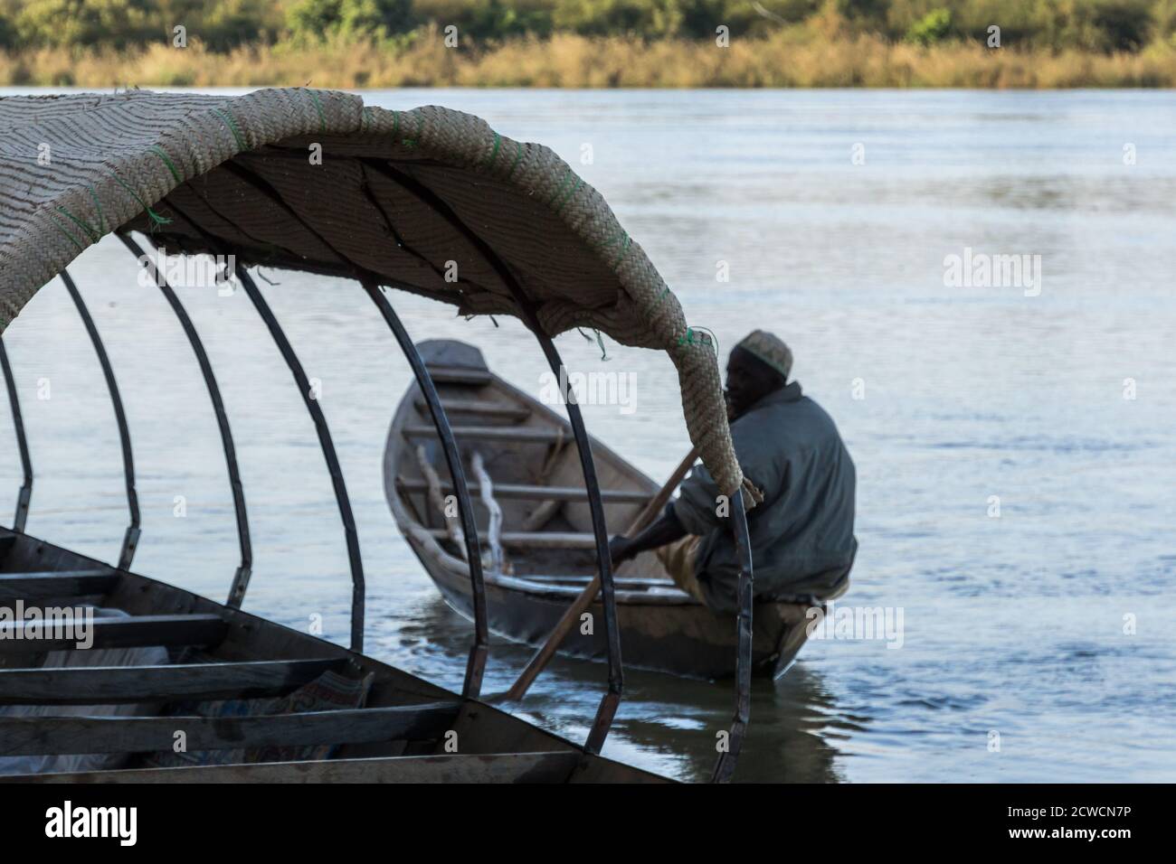 Barca da pesca sul fiume Niger, Niger Foto Stock