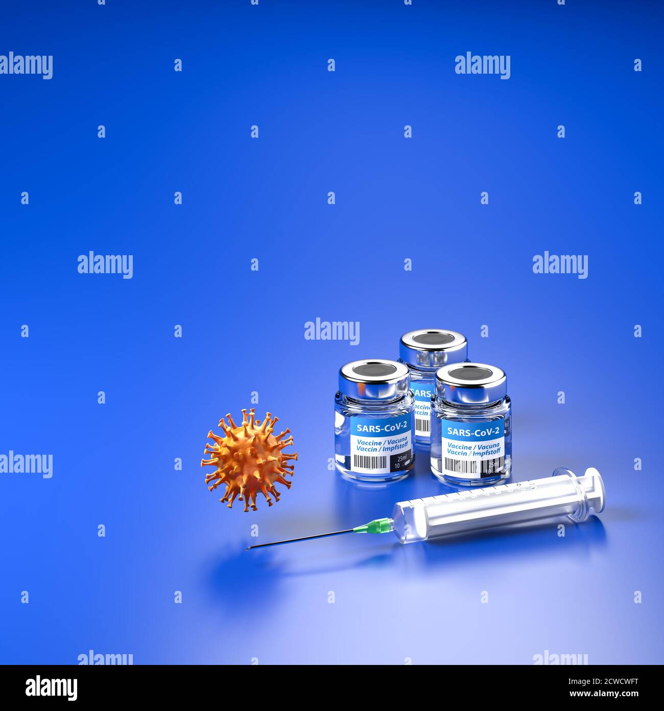 Vaccinazione contro il virus della corona SARS-COV-2: Contenitori di vetro con vaccinazione e una siringa e un modello di virus della corona di fronte. La parola vaccinati Foto Stock