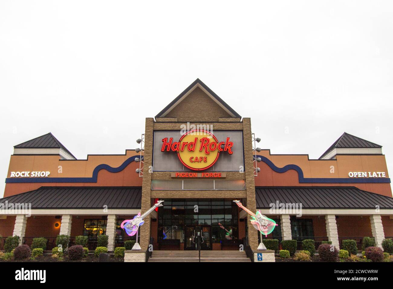 Esterno dell'Hard Rock Cafe a Pigeon Forge. L'Hard Rock è una catena nazionale con località in destinazioni turistiche popolari in tutta l'America. Foto Stock