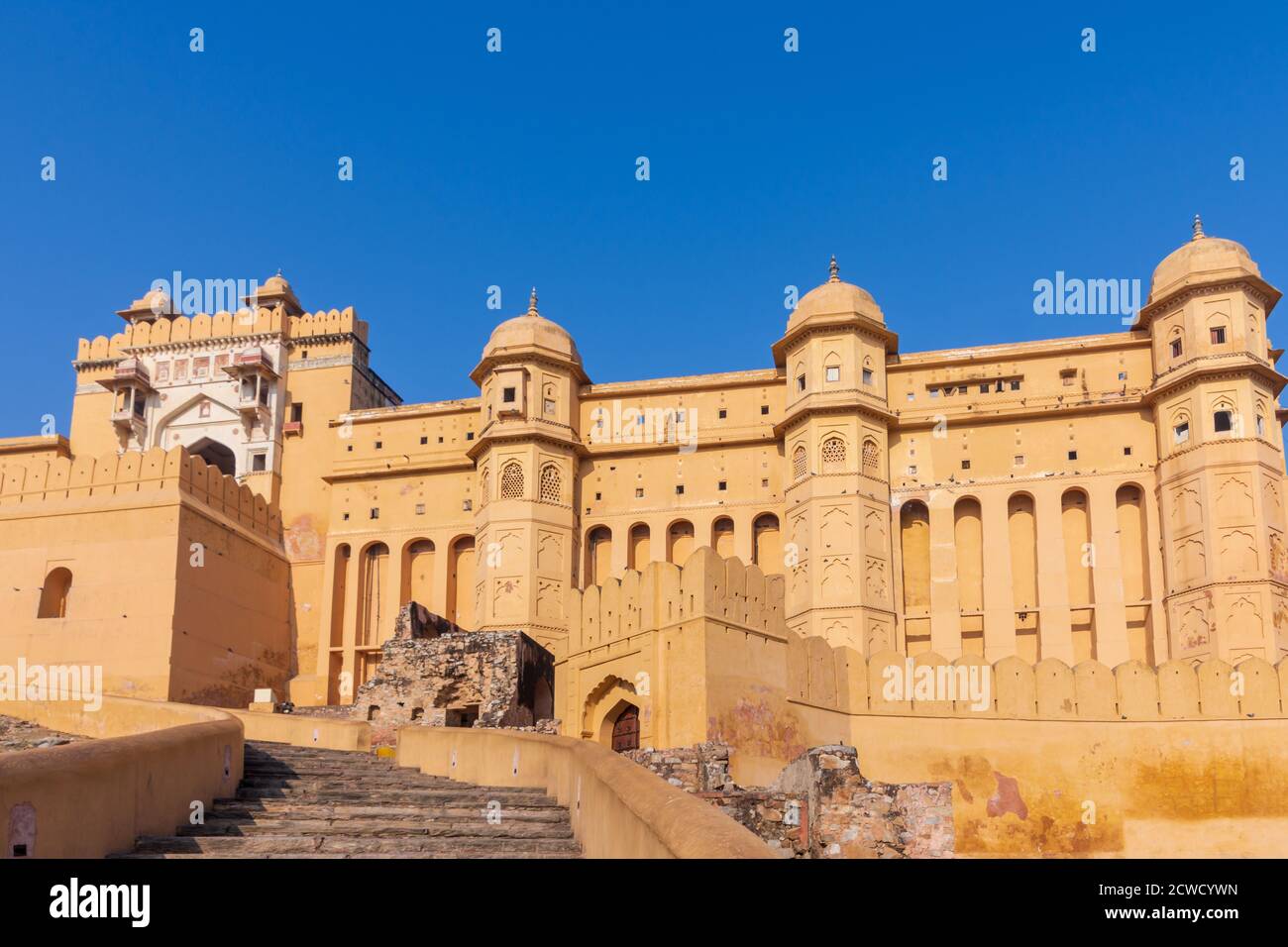 Una vista del Forte Amber bello in una giornata di sole a Jaipur, Rajasthan, India. Foto Stock