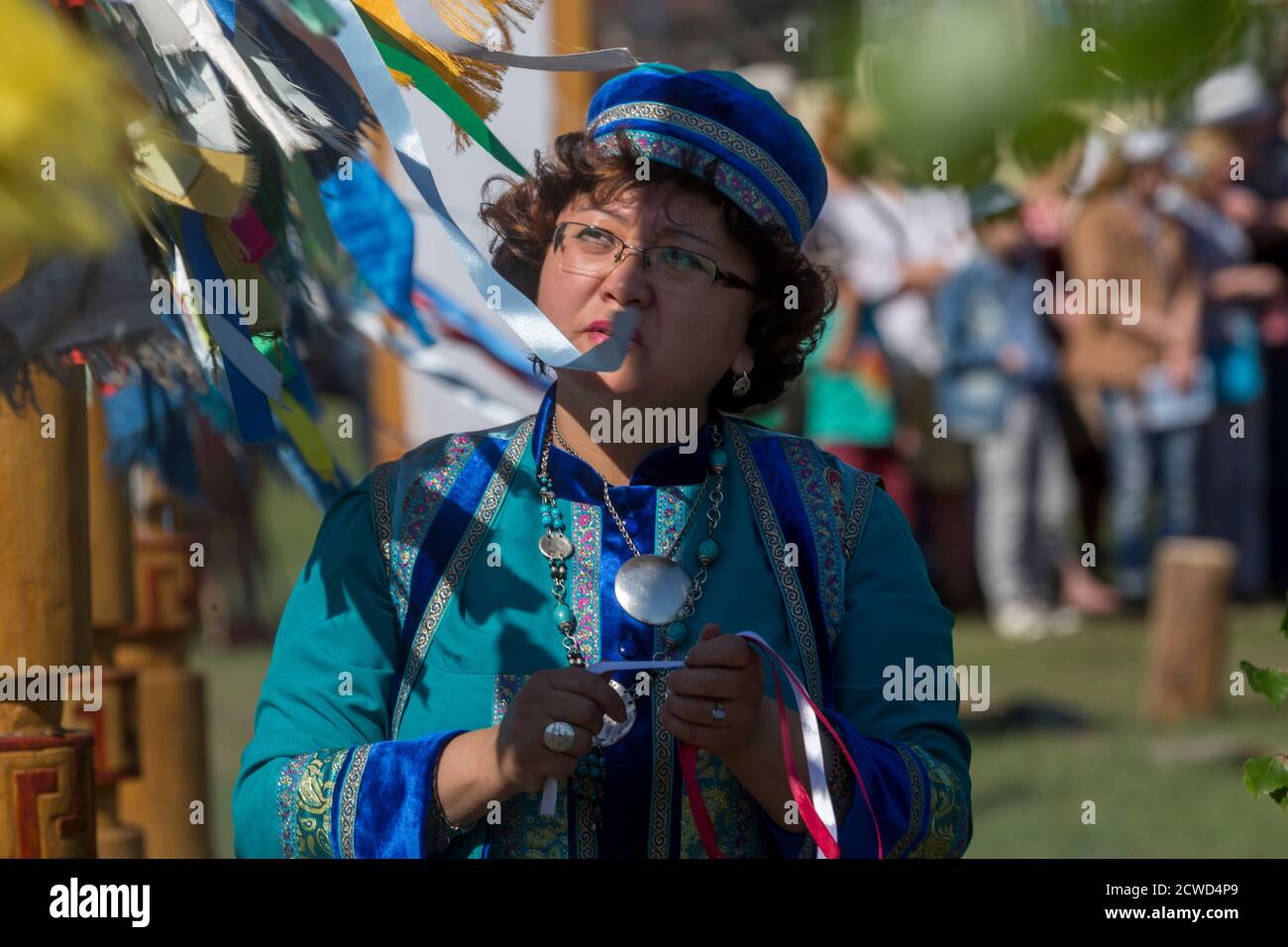 Sciamani durante un rituale su festival Erdyn giochi (Erdyn Naadan) nella Regione di Irkutsk vicino al lago Baikal, Russia Foto Stock