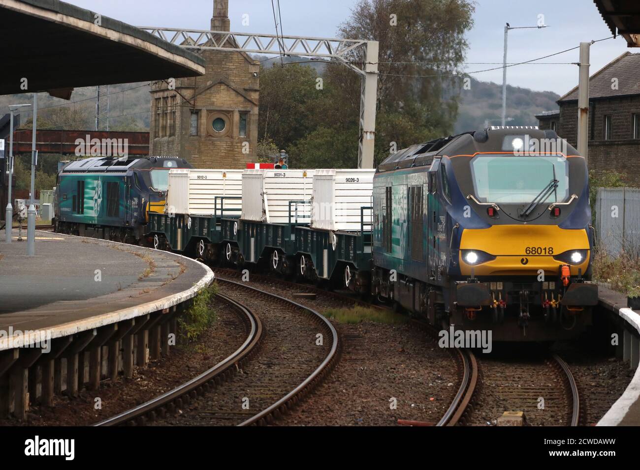 Direct Rail Services classe 68 treno per matracci nucleari trasportati in loco Arrivo alla stazione ferroviaria di Carnforth il 28 settembre 2020 Foto Stock