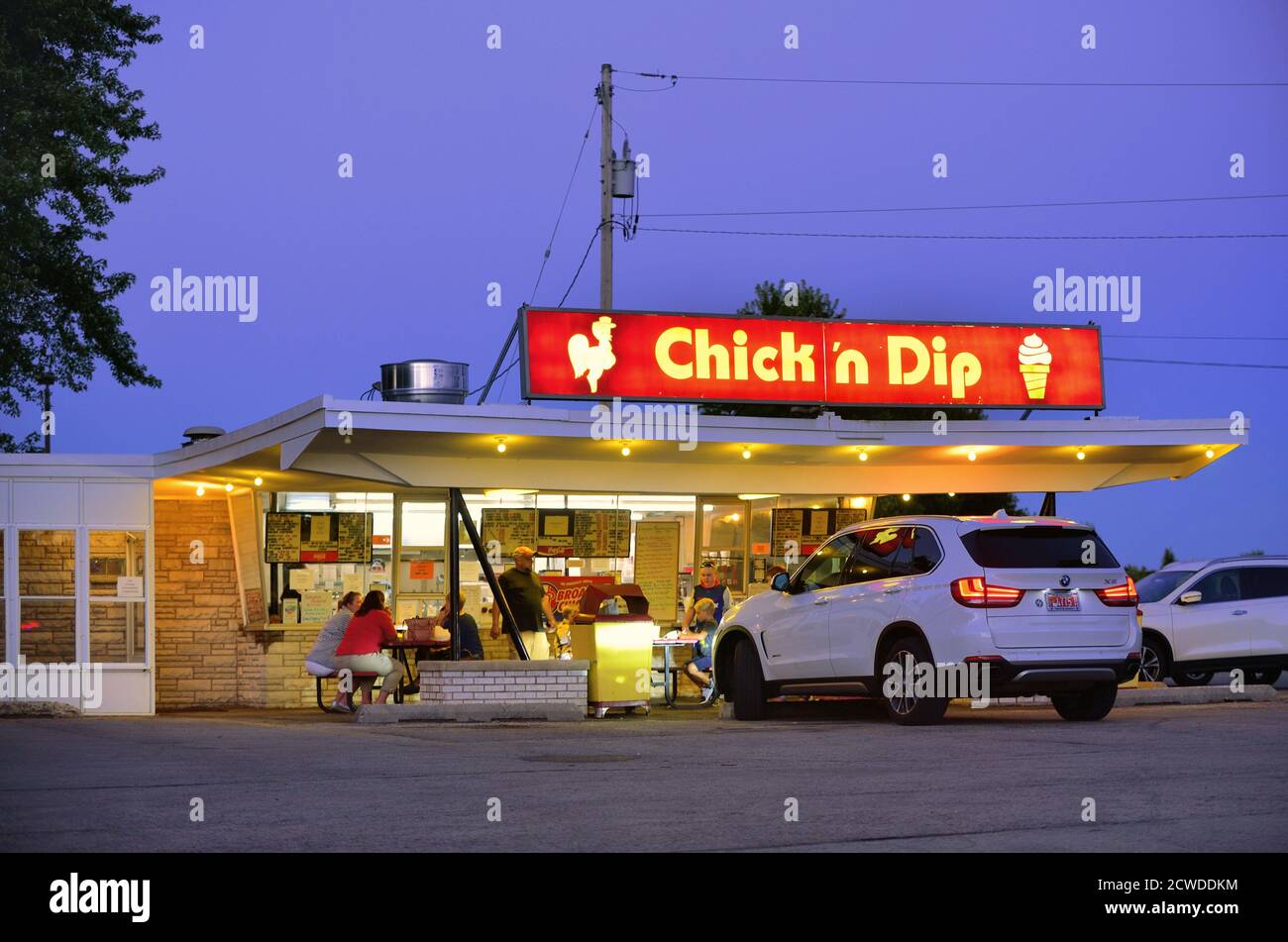 Hampshire, Illinois, Stati Uniti. Un ristorante drive-in in una piccola comunità dell'Illinois nord-orientale. Il drive in evoca visioni degli anni '50 e '60. Foto Stock