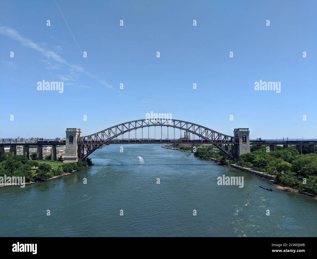 L'Hell Gate Bridge che collega Astoria, Randall's Island e Bronx Foto Stock