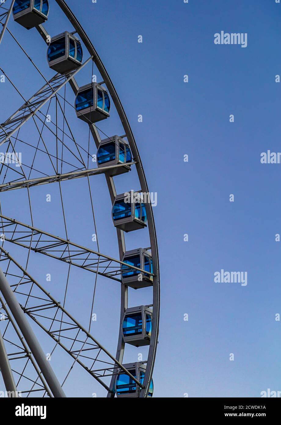 SkyWheel Helsinki vani ruota in ferro con vetro blu Foto Stock