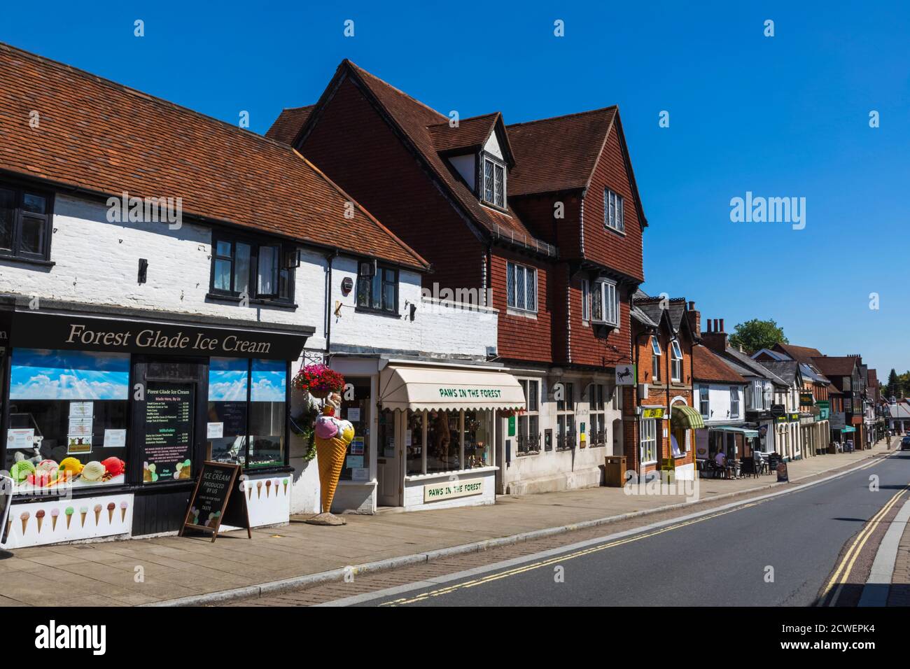 Inghilterra, Hampshire, New Forest, Lyndhurst, Street Scene Foto Stock
