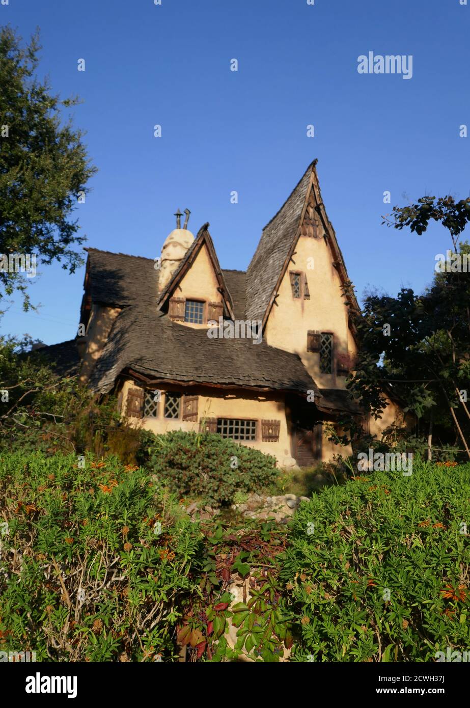 Beverly Hills, California, USA 29 settembre 2020 UNA visione generale dell'atmosfera della Witch's House, alias Spadena House su 516 Walden Drive il 29 settembre 2020 a Beverly Hills, California, Stati Uniti. Foto di Barry King/Alamy Stock foto Foto Stock