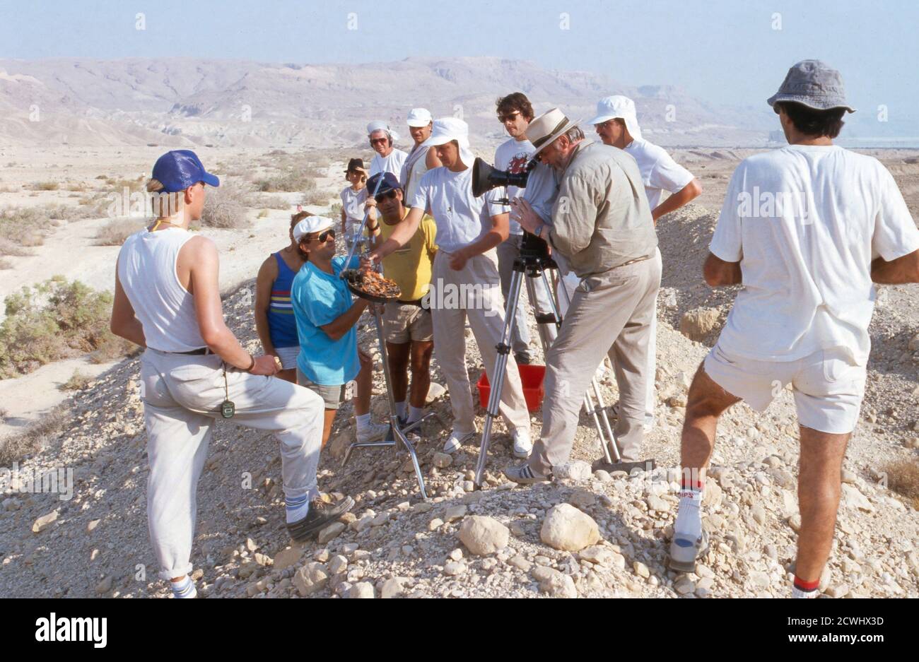 Diese Drombuschs, Fernsehserie, Deutschland 1983 - 1994, Dreharbeiten in Israele 1988, Darsteller und Crew in der Wüste Negev Foto Stock