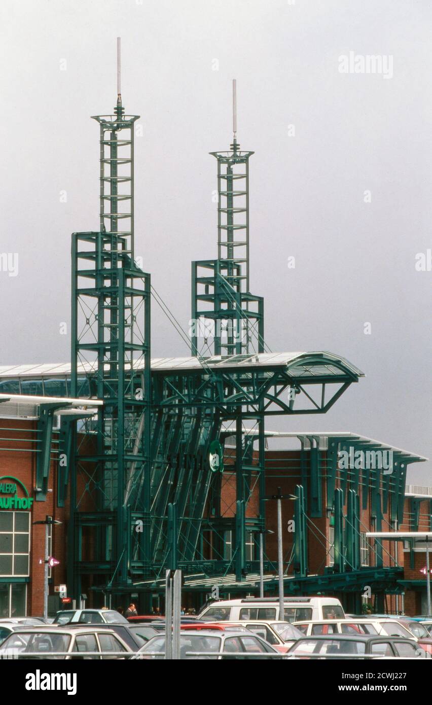 Eingangsbereich des neu eröffneten Centro Einkaufszentrum a Oberhausen, Germania 1996. Foto Stock