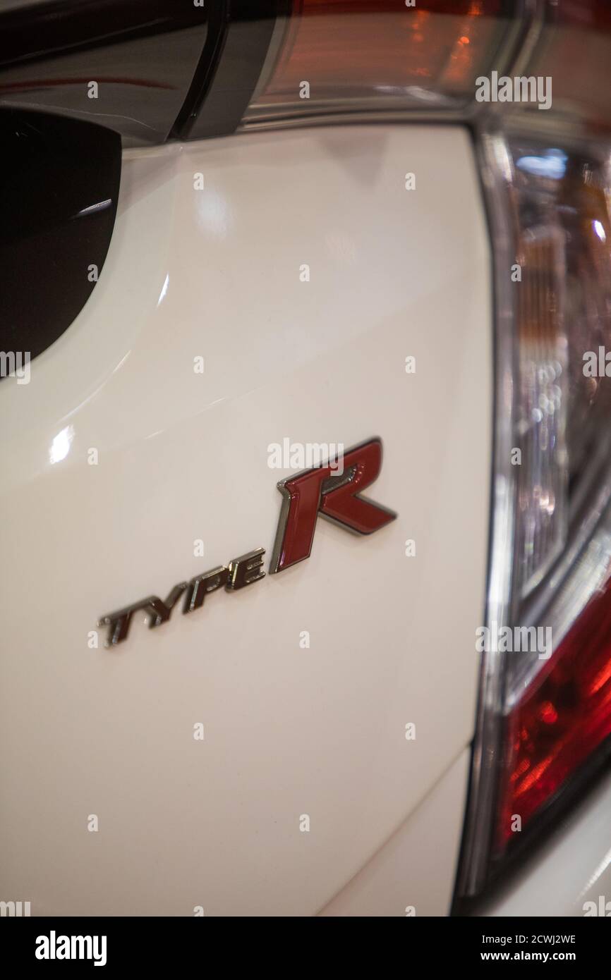 Bucarest, Romania - 23 ottobre 2019: Primo piano editoriale illustrativo del logo Honda Civic Type R su una macchina, a Bucarest, Romania. Foto Stock