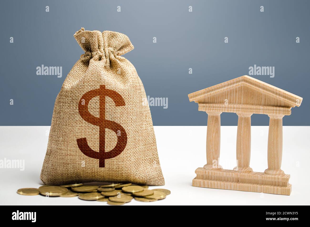 Borsa di soldi del dollaro e edificio della banca / del governo. Bilancio, sistema finanziario nazionale. Prestiti, deposito di depositi. Politica monetaria. Supporto busin Foto Stock