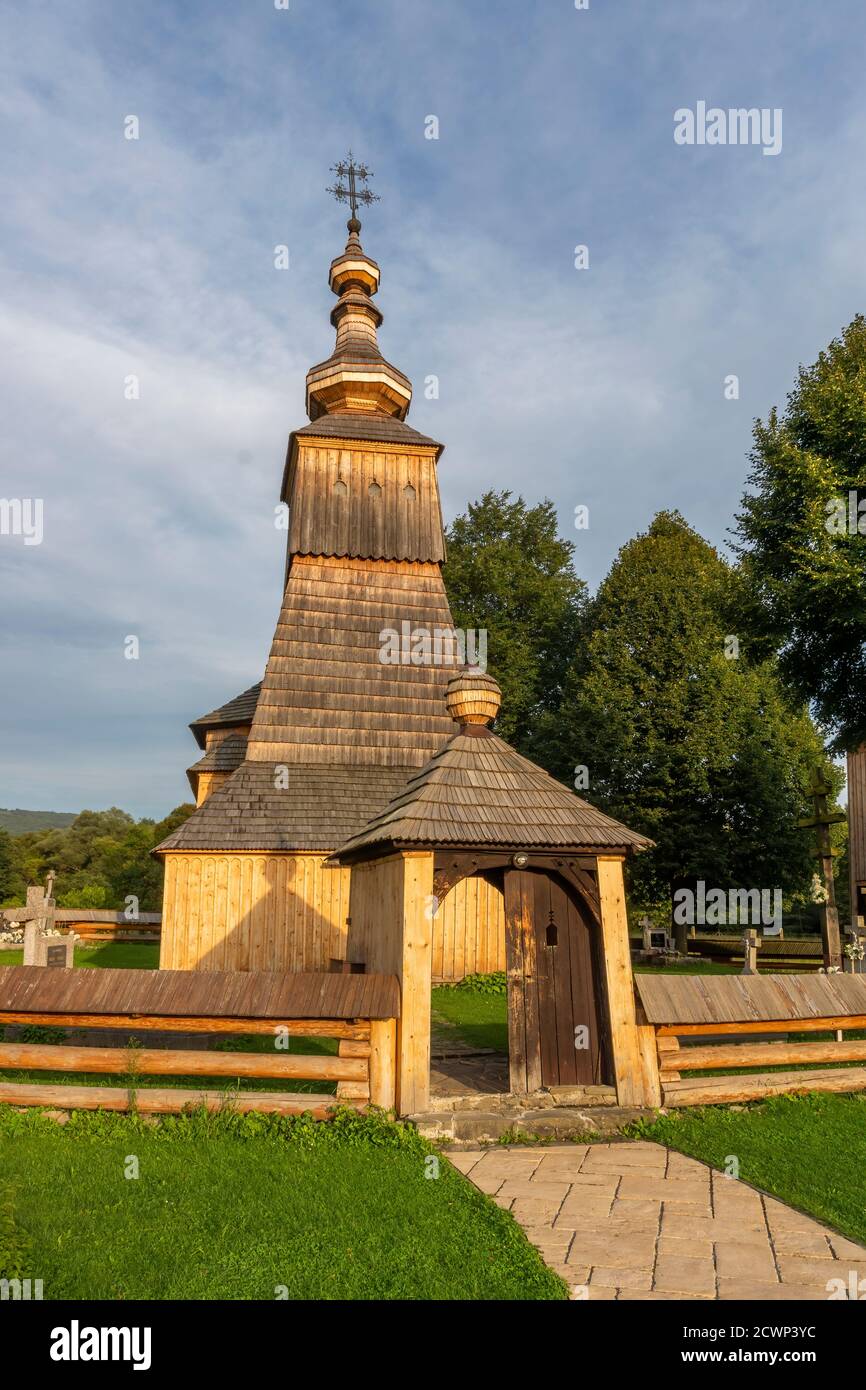 Ladomirova - Chiesa lignea di San Michele Arcangelo. Foto Stock