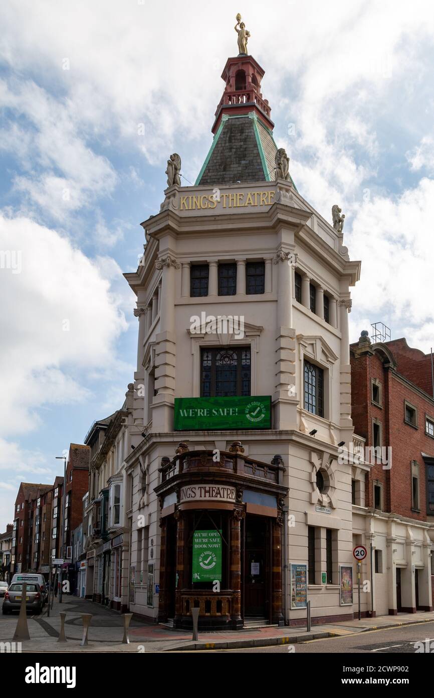 L'esterno o la facciata del teatro dei re a Southsea, Portsmouth, UN tipico vecchio teatro inglese Foto Stock