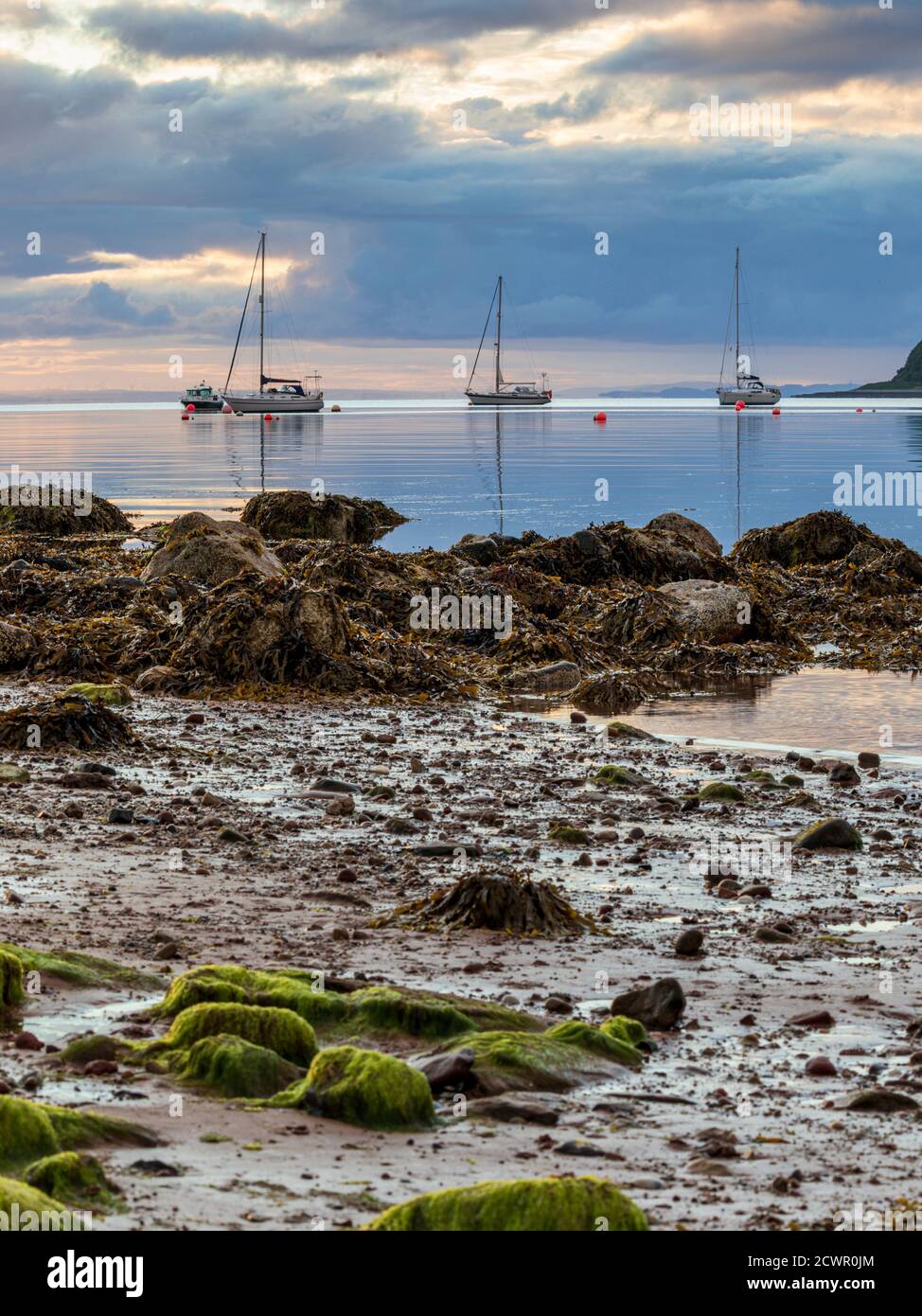 Lamlash Bay all'alba, Isola di Arran, nel Firth di Clyde, Scozia, Regno Unito Foto Stock